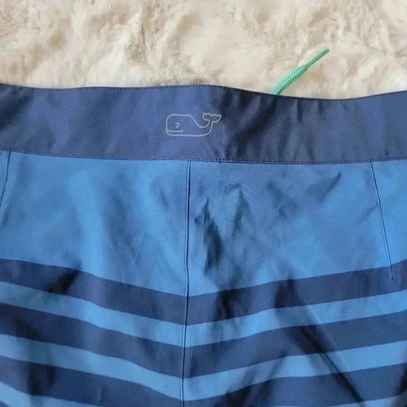 Vineyard Vines men’s swim shorts size 42 blue green Ombre stripe beach vacation - Picture 7 of 7